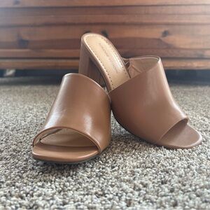 Adrienne Vittadini sandals.  Sz 8.  Taupe in color.